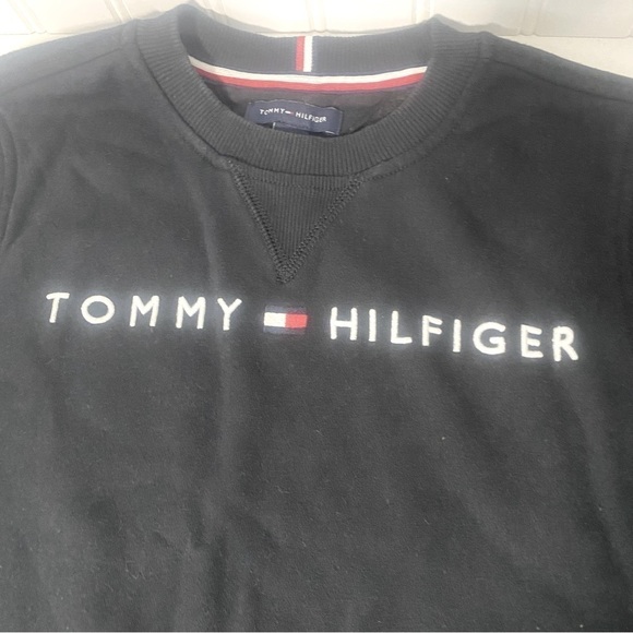 Tommy Hilfiger Kid Size S 6-7 Black Crew Neck Sweatshirt (has tiny hole) see pic - Picture 3 of 7